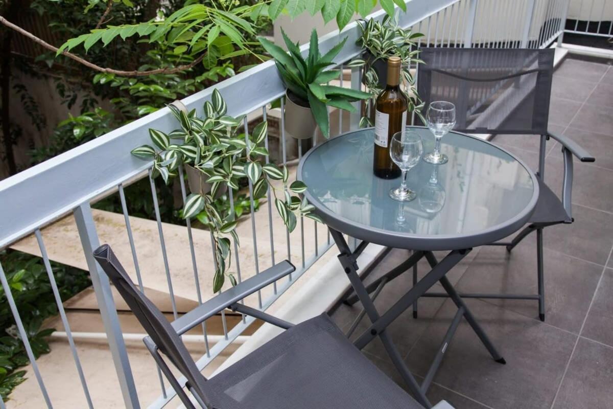 Elegant Urban Escape 1 Bd Apt In Kolonaki Atenas Exterior foto