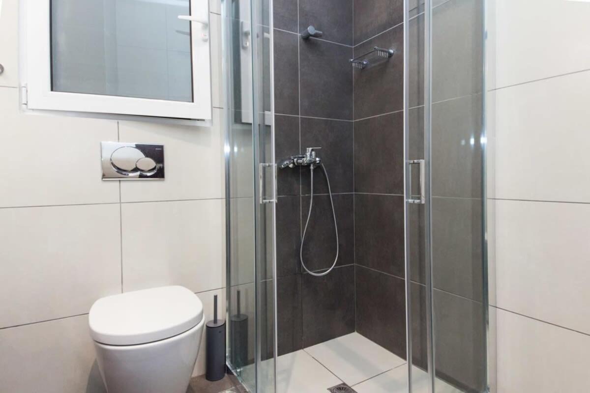 Elegant Urban Escape 1 Bd Apt In Kolonaki Atenas Exterior foto