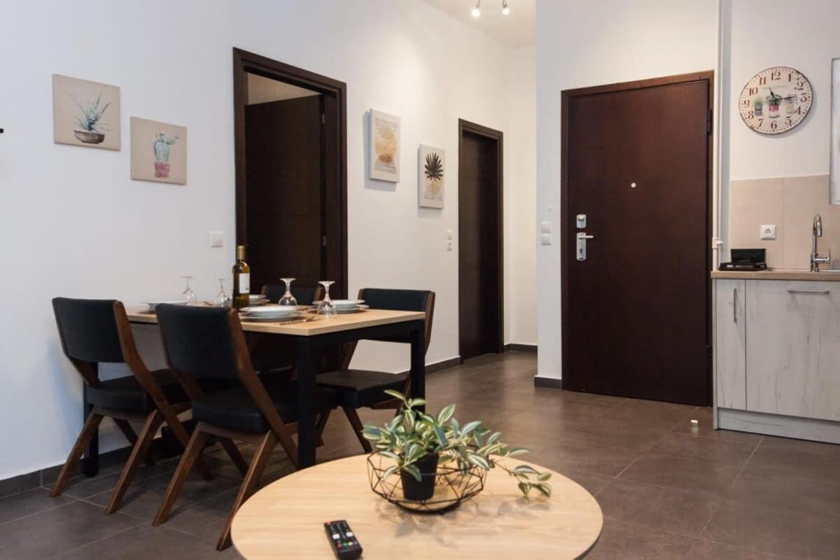 Elegant Urban Escape 1 Bd Apt In Kolonaki Atenas Exterior foto